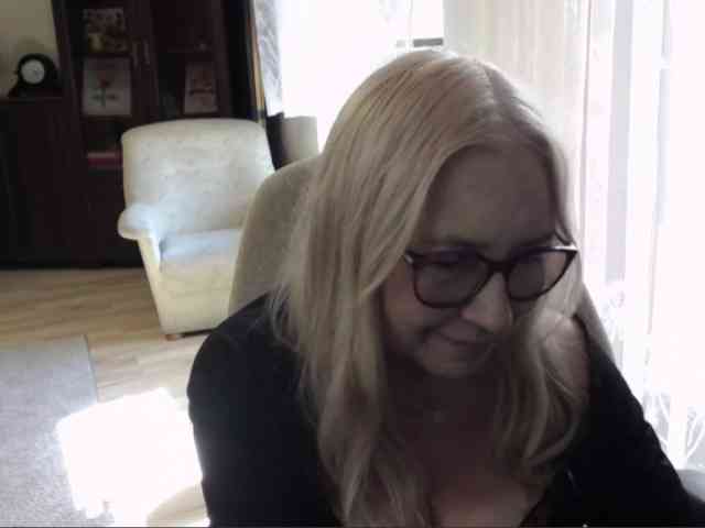 BlondeSofia webcam