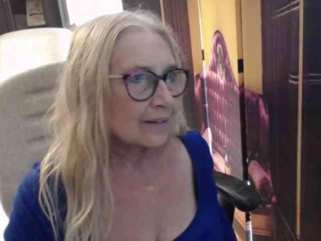 BlondeSofia webcam