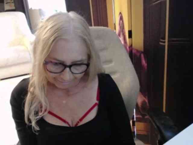 BlondeSofia webcam