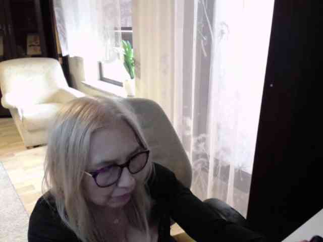 BlondeSofia webcam