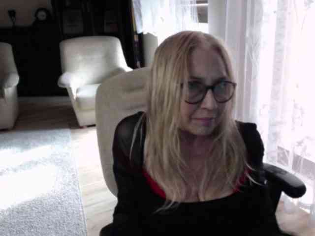 BlondeSofia webcam