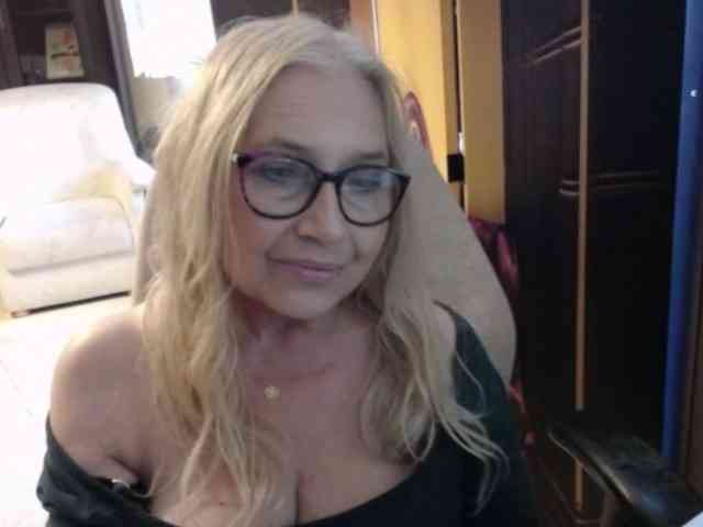 Model: BlondeSofia