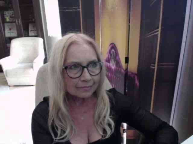 BlondeSofia webcam