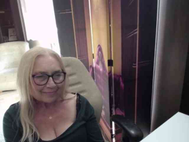 BlondeSofia webcam