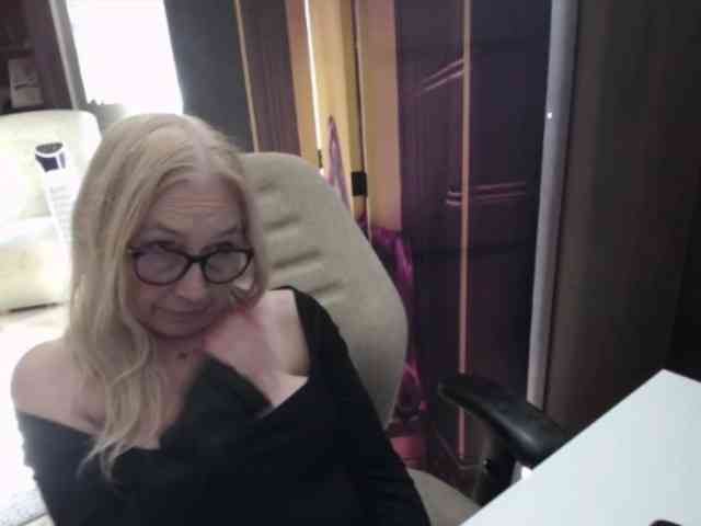 BlondeSofia webcam