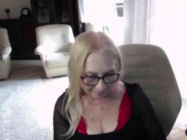 BlondeSofia webcam