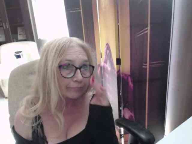 BlondeSofia webcam