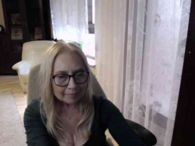BlondeSofia webcam