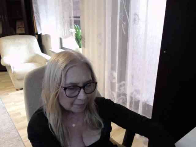 Model: BlondeSofia
