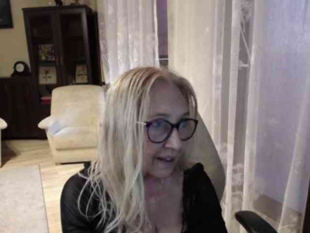 BlondeSofia webcam