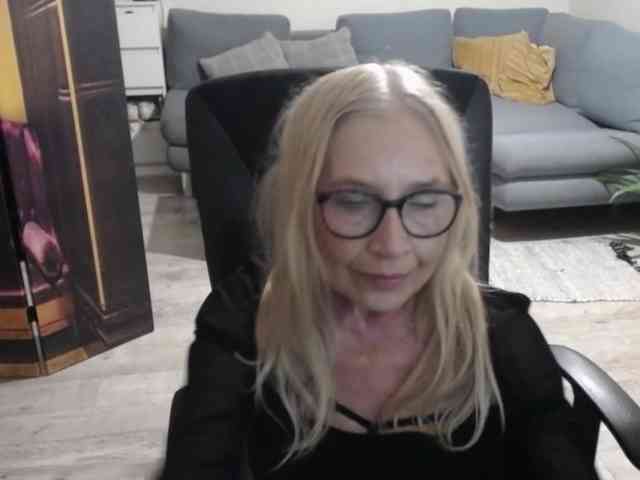 BlondeSofia webcam