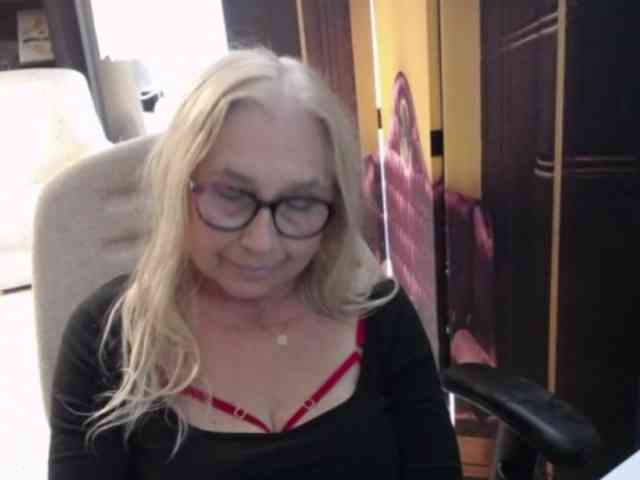 BlondeSofia webcam