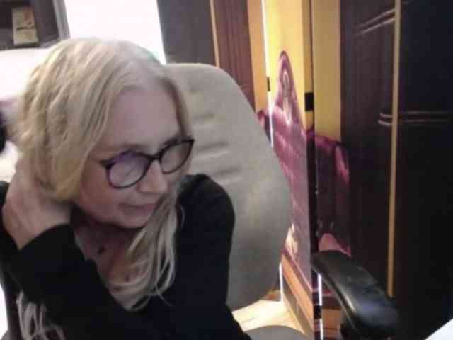 BlondeSofia webcam