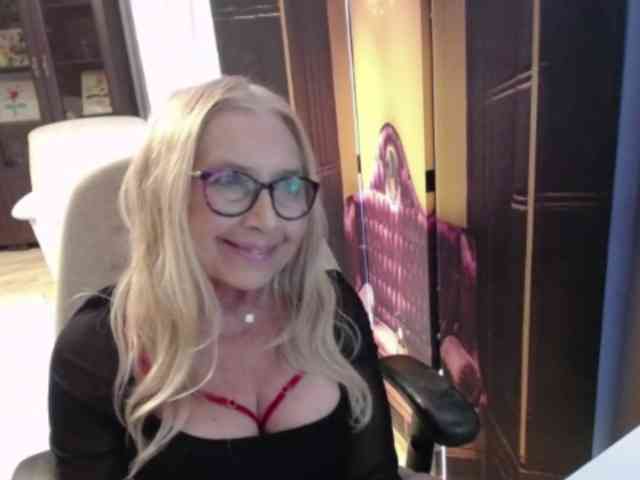 BlondeSofia webcam