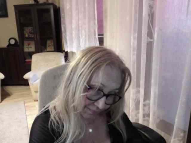 Model: BlondeSofia