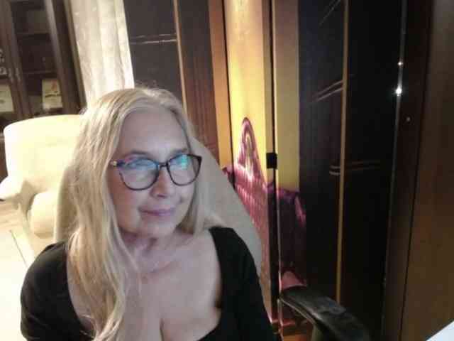 Model: BlondeSofia