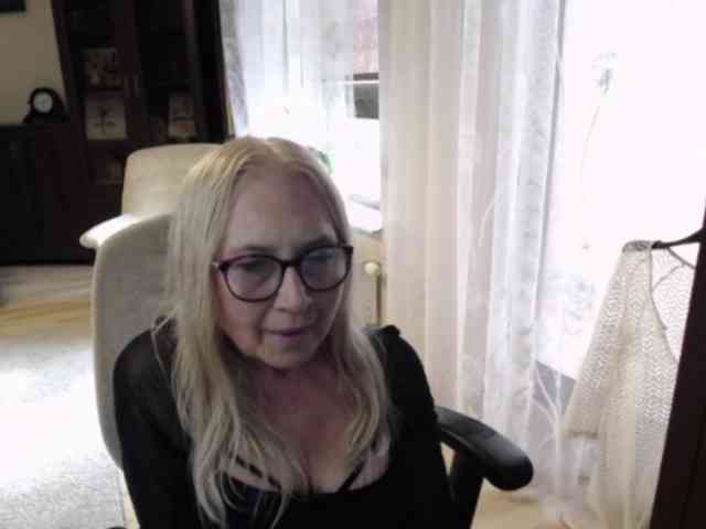 BlondeSofia webcam
