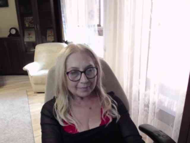 BlondeSofia webcam