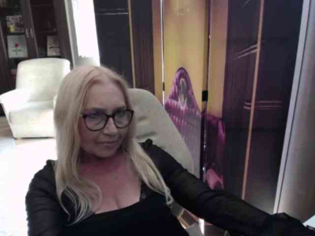 BlondeSofia webcam