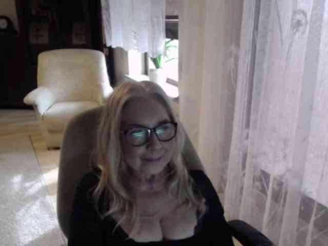 BlondeSofia webcam
