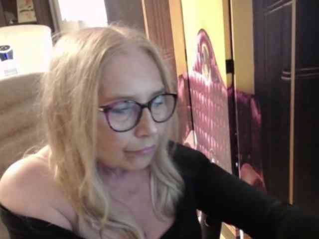 BlondeSofia webcam