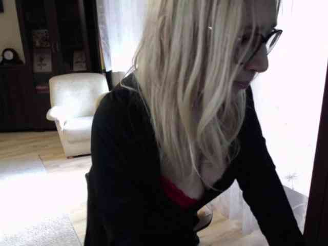 BlondeSofia webcam