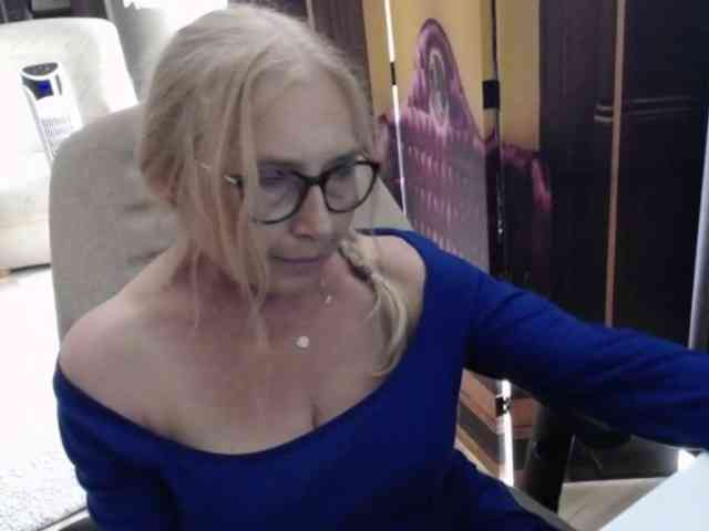 BlondeSofia webcam