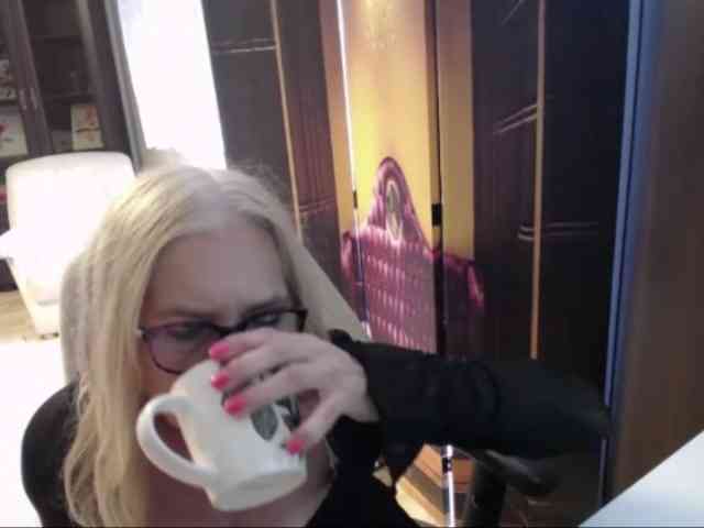 BlondeSofia webcam