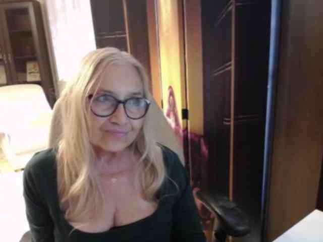 Model: BlondeSofia