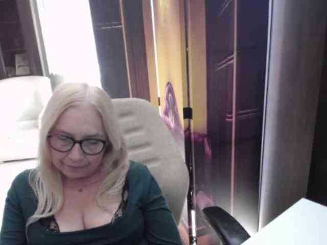 BlondeSofia webcam