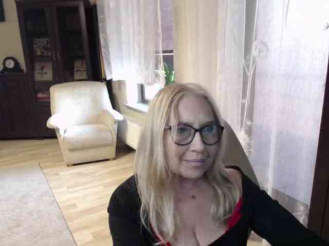 BlondeSofia webcam
