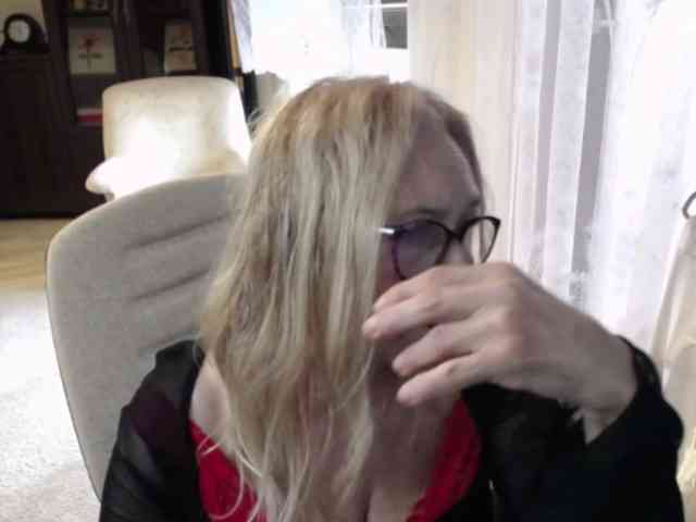 BlondeSofia webcam
