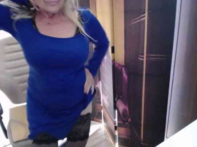 BlondeSofia webcam