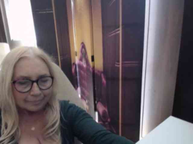 BlondeSofia webcam