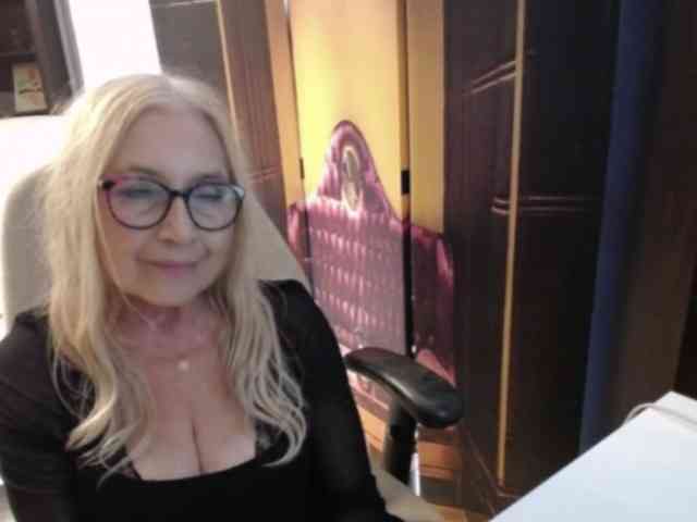 Model: BlondeSofia