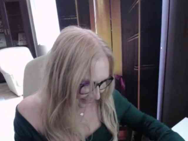 BlondeSofia webcam