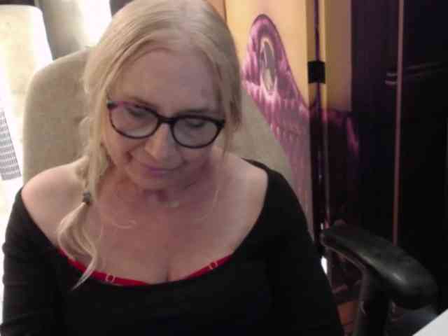 BlondeSofia webcam