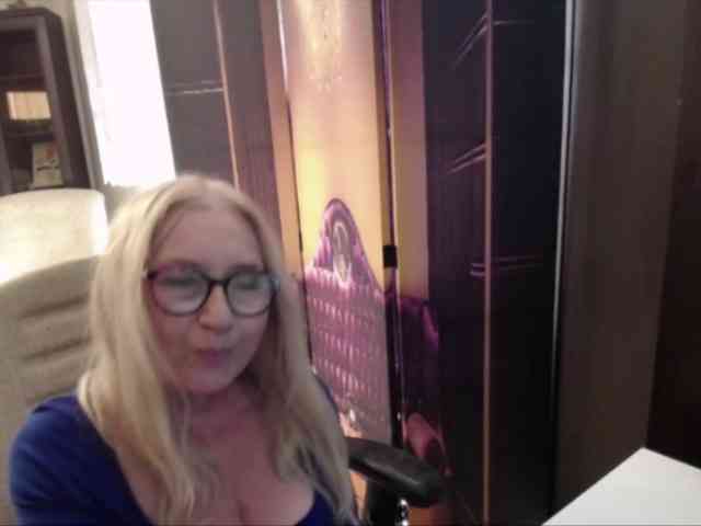 BlondeSofia webcam