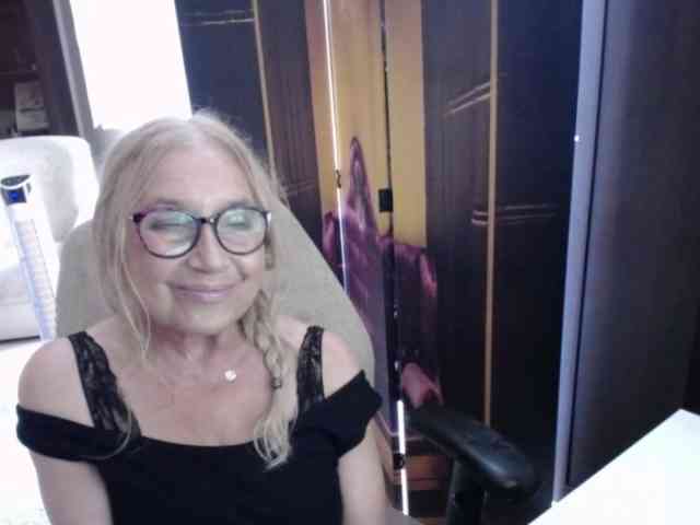 BlondeSofia webcam