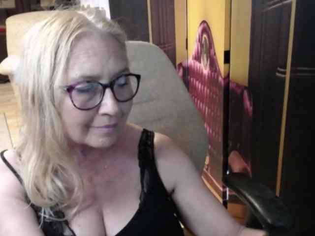 BlondeSofia webcam