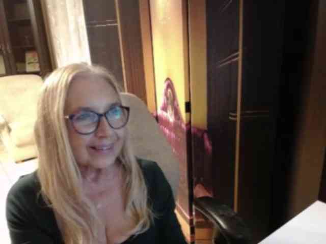 BlondeSofia webcam