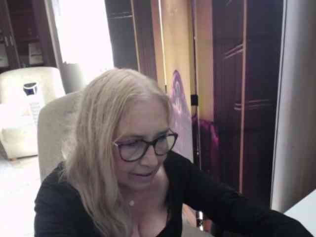 BlondeSofia webcam
