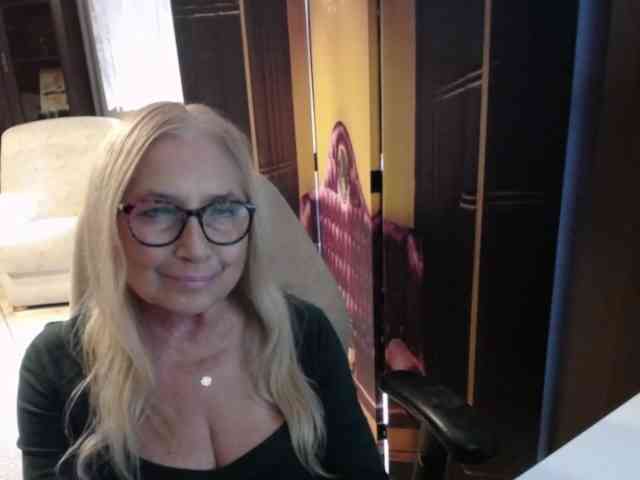 BlondeSofia webcam