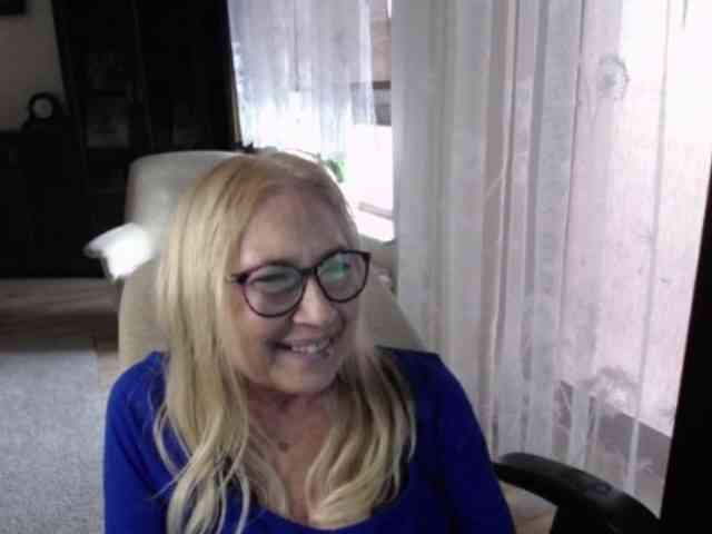 BlondeSofia webcam