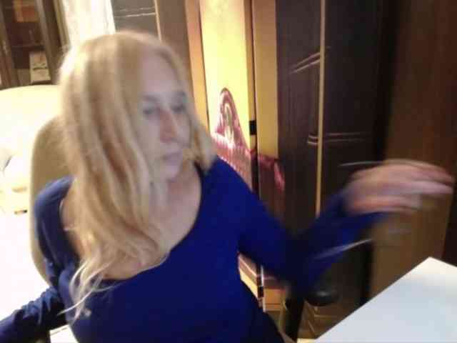 BlondeSofia webcam