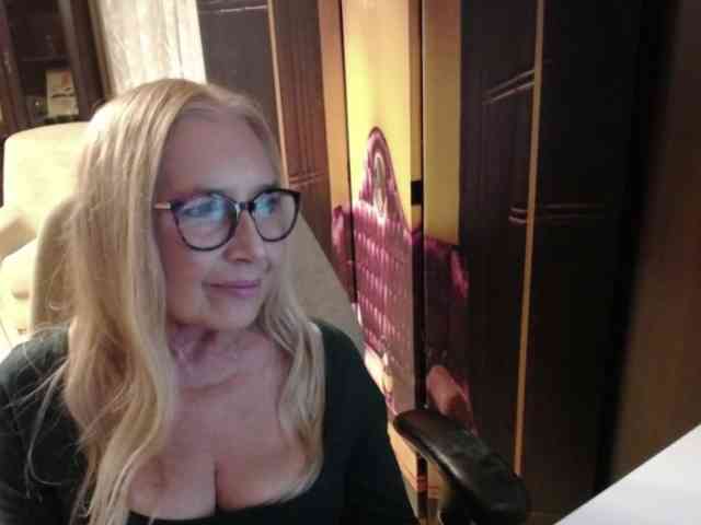 BlondeSofia webcam