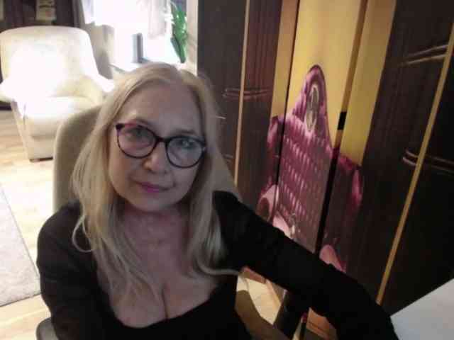 BlondeSofia webcam