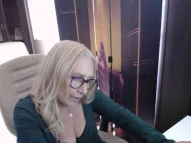 BlondeSofia webcam