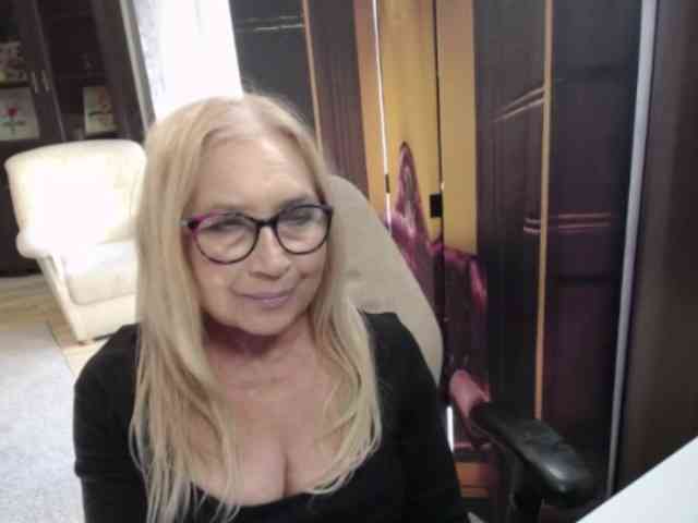 BlondeSofia webcam