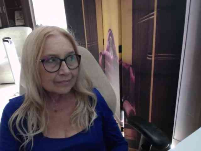 BlondeSofia webcam